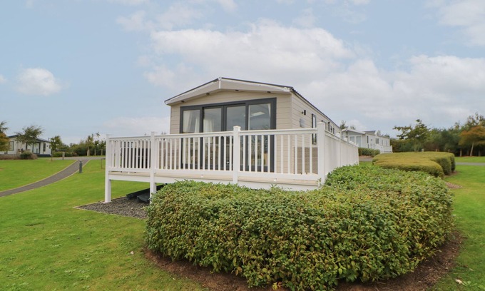 Berwick-upon-Tweed Cabaña | 10 CHEVIOT VIEW, pet friendly, character holiday cottage in Lowick