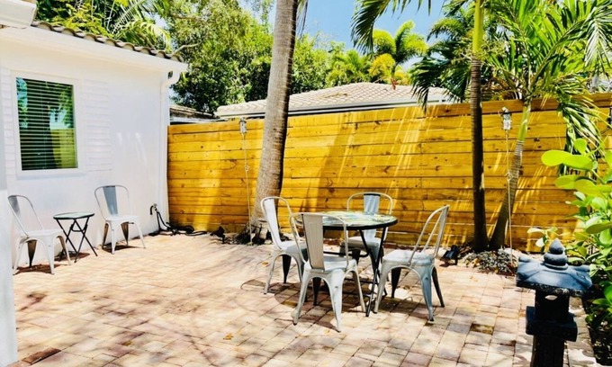 Croissant Park Cabaña | 10% Gorgeous Cottage close to Downtown & Fort Lauderdale beach