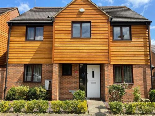 Milton Keynes Casa | 10 Guests - 5 Bedrooms - Free Parking - Lux House