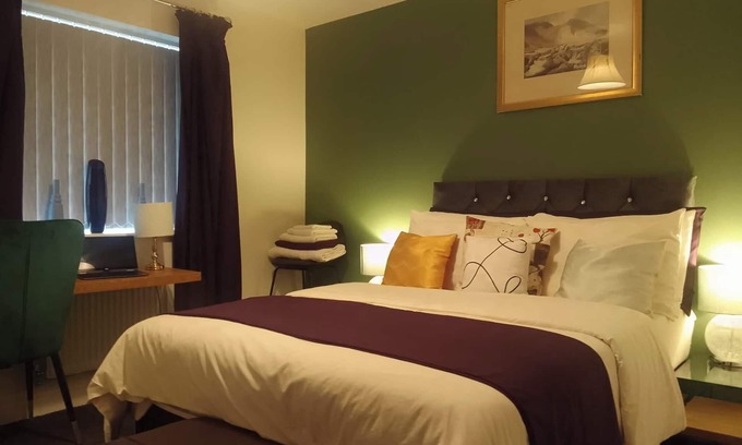 Walsall Apartamento | 10 Guests - Garden - Quiet Retreat Cottage