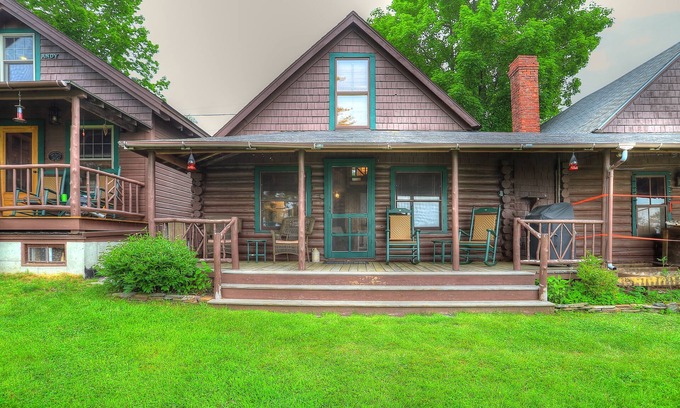 Rangeley Cabina | 10 Haines Landing - We love this classic cabin! Pet friendly and gorgeous views!!