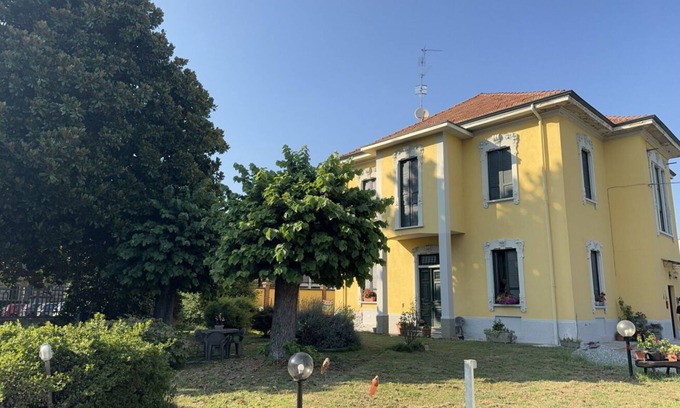 Casorate Sempione Casa | 10' Aerop de Malpensa, junto a la estación de tren
