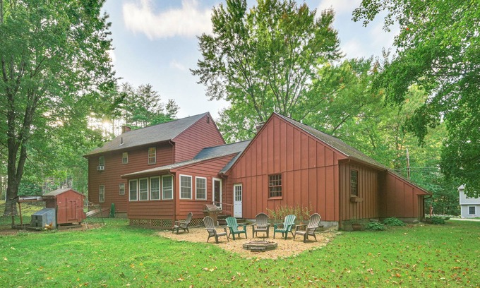 Topsfield Casa | 10 Mi to Crane Beach: Wooded Home Near Boston!