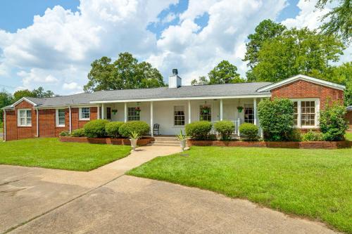 Flint Casa | 10 Mi to Lake Palestine South Tyler Location!
