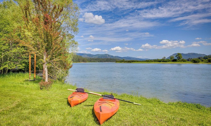 Newport Cabina | ~ 10 Mi to Newport: Pend Oreille Riverfront Cabin