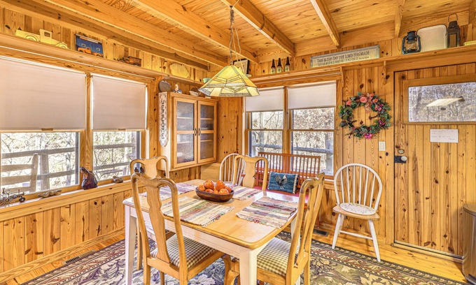 Tuskahoma Cabaña | 10 Mi to Sardis Lake: Home w/ Grill in Tuskahoma
