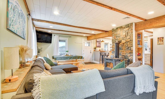 Rumford Point Casa | 10 Mi to Skiing: Historic Farmhouse in Maine!