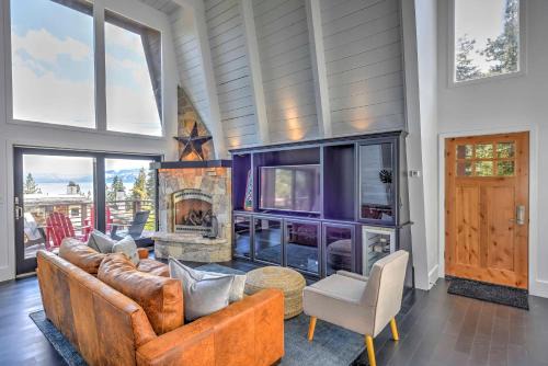 Lake Forest Casa | 10 Mi to Skiing Tahoe City A-Frame Home