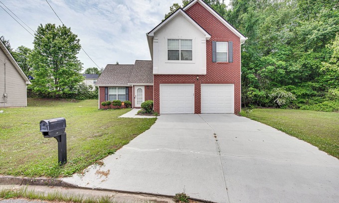 Lithonia Casa | 10 Mi to Stone Mtn Park: Spacious Home in Lithonia