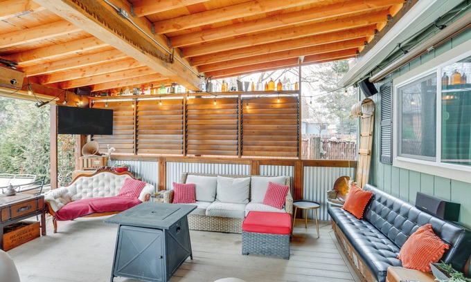 Weaverville Casa | < 10 Mi to Trinity River: Family Home w/ Hot Tub!