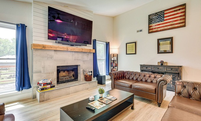 Wessex Square Casa | 10 Mi to Uptown Charlotte: Family Home w/ Backyard
