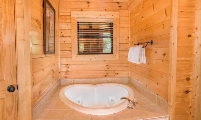 Gatlinburg - Pigeon Forge Cabina | 10 Min 2 Pigeon Forge Pkwy/Gorgeous Cabin/Hot Tub