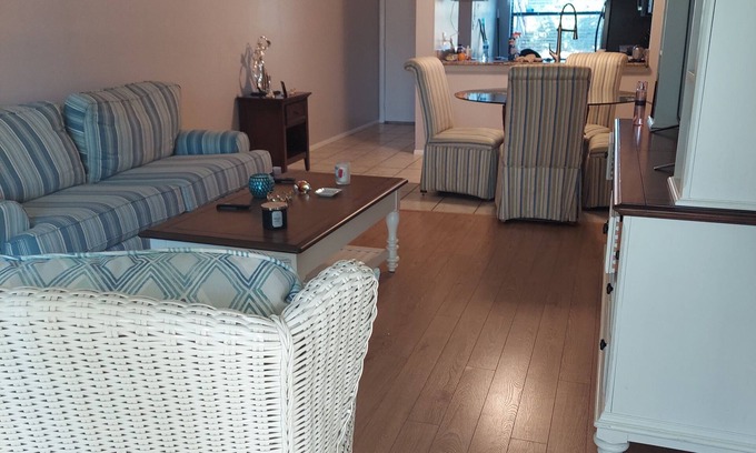 Orlando Condominio | 10 min from MCO, airport, 15 min to Disney! Enjoy golf, pickleball, gated condo