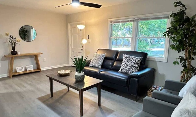 Southwest Raleigh Casa | Central Location - WiFi - Fenced Backyard