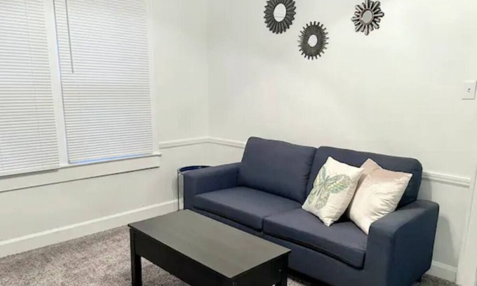 Indianapolis Casa | 10 Min to Lucas Oil, Sleeps 9! Huge 3 Bd 2ba Home
