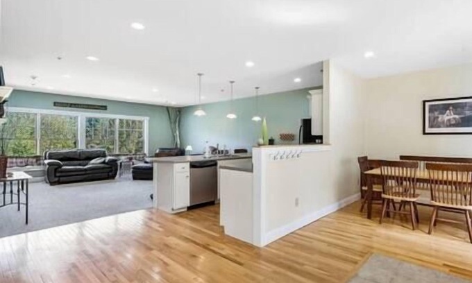 Carrabassett Valley Casa | 10 min to Sugarloaf Ski Lifts, Spacious 4 Bedrooms