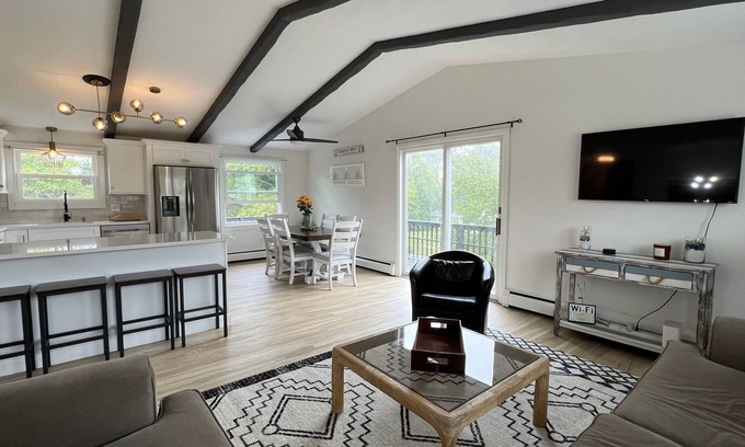 Matunuck Casa | 10-min walk to SK Town Beach/4 bed 2-bath home in Blackberry Hills neighborhood