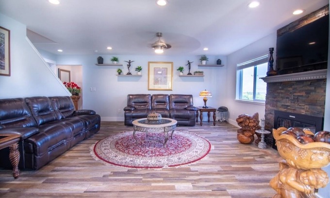 Camas Casa | 10 Mins from Downtown Camas