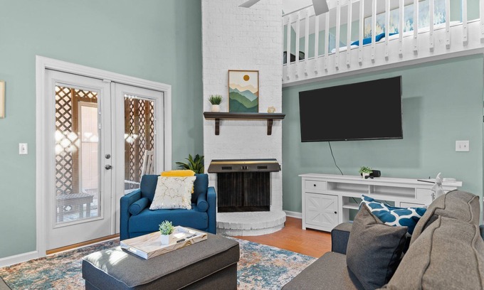 Greenville Casa | 10 mins from ECU / Peaceful / Skylight Loft