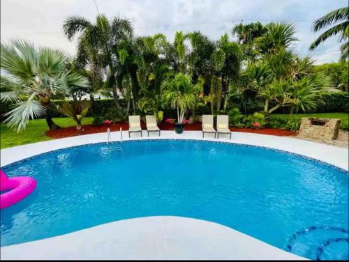 Boynton Beach Casa | 10 mins to Beach, 4 Bd, Heated Salt water pool