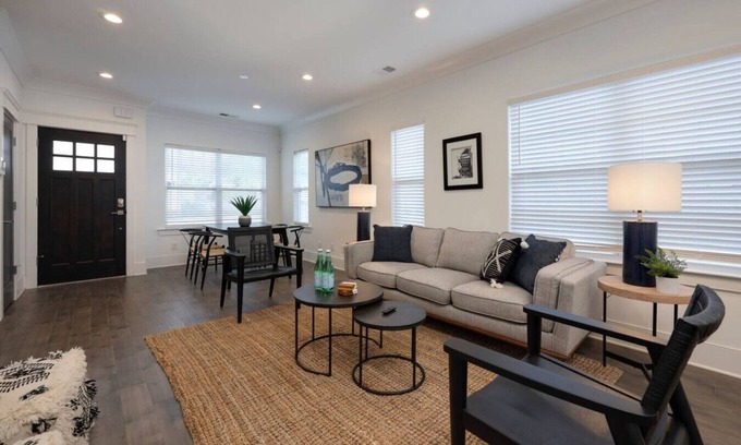 Charlotte Park Casa | 10 Mins To Broadway - Music City Modern Townhome