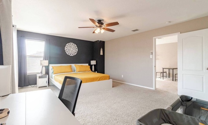 Heritage Casa | 10 mins to Sea World! Lackland AFBase, Playscape ,Hammock , spacious home.