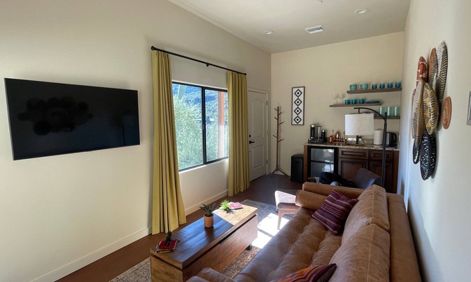Cave Creek Casa | 10 Minute Walk to Downtown Cave Creek Restaurants, Night Life and Shops