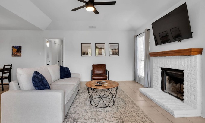 Fort Worth Casa | 10 minutes from the Stockyards! Remodeled home close to all Fort Worth offers!
