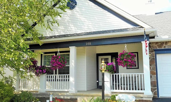 State College Casa | 10 minutes to PSU! Luxury Linens, Walk to Winery, Playground & Pickleball