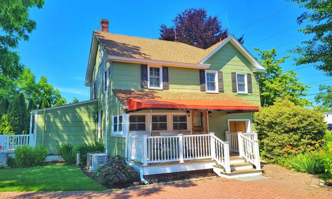 Swainton Casa | 10 Minutes to the beach! Historic home on the Jersey Shore.