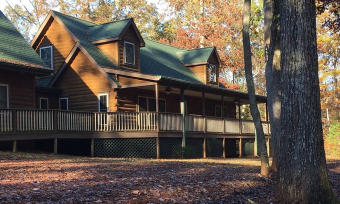 Columbus Cabina | 10 minutos de TIEC! Encantadora casa de troncos en 36 acres privados rodeados de naturaleza
