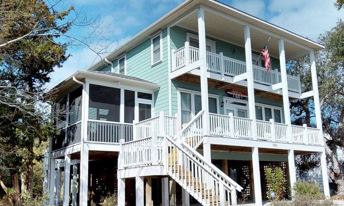 Kure Beach Casa | Casa de lujo con clasificación de 5 estrellas, ideal para toda la familia, admite mascotas, casa unifamiliar aislada