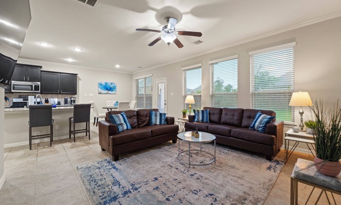 Tomball Casa | 25% OFF-Spacious-4BD/2BA -Houston-HOU003
