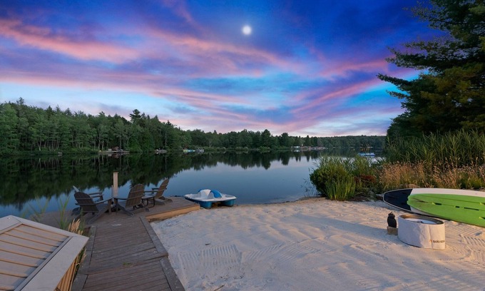 Pocono Pines Chalet De Esquí | 10% off - NEW!! 🌲Beautiful Lakefront Chalet | Private Beach & Kayaks 🛶
