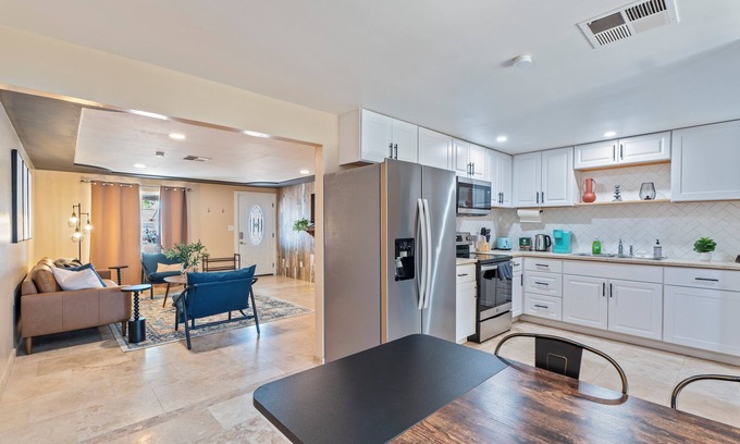Maryvale Casa | 10% Off Weekly - Charming 3-bedroom house in sunny Phoenix