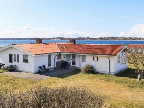 Hvalpsund Casa | 10 person holiday home in Farsø-By Traum