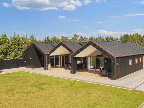 Bratten Strand Casa | 10 person holiday home in Jerup-By Traum