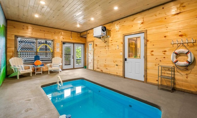 Sevierville Cabina | 10%Off/Heated Pool/Pet Friendly/Arcades/ Ping Pong/Basketball/Quiet Community