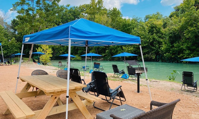 Fentress Casa | #10 Son's River Ranch - Glamping Cabin w/ 2 Queen Beds