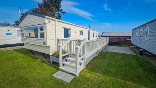 Rhyl Complejo | 10 The Poplars, Lyons Robin Hood, Rhyl, Pet Friendly