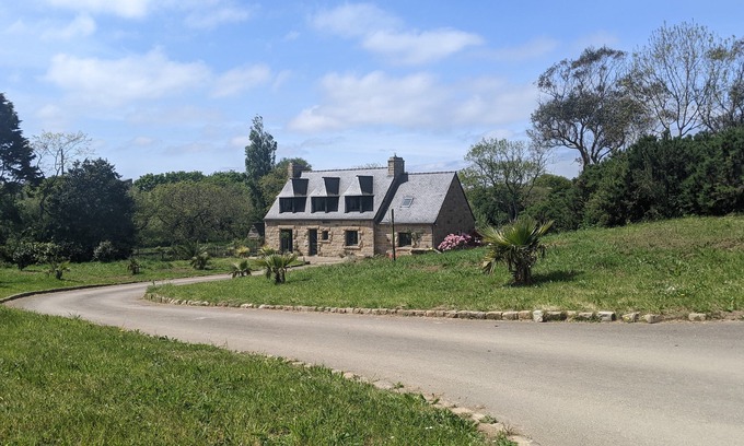 Ploudalmezeau Casa | 10/14 people | Heated swimming pool | Natural garden of 9500m² enclosed | accepted animals