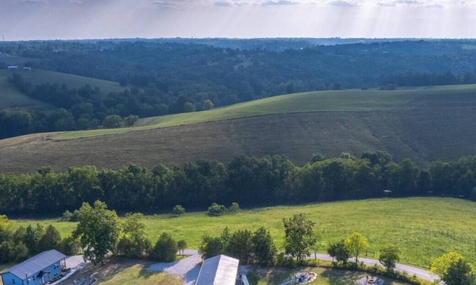Dry Ridge Casa | 100 Acre Relaxing Retreat Near ARK- Four Houses Sleeps 36!