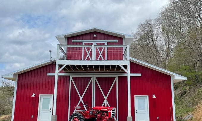 Helenwood Casa | 100 Aker Wood Barndominium Loft!! Two bedroom. All Amenities Provided!