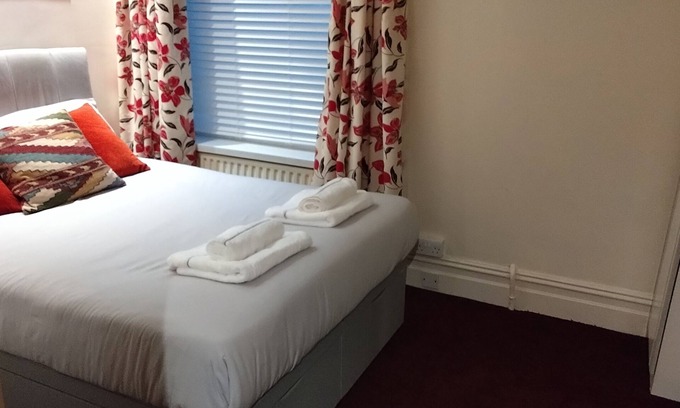 Bispham Apartamento | 100 metres from the seafront. Comfortable 1 bed ground floor apartment.