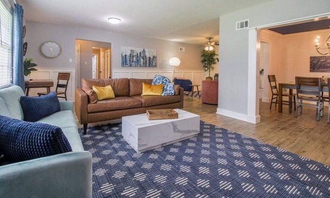 Savannah Casa | 100" Projector, Marsh Views, Full Coffee Bar, Pool/Ping Pong Game Room