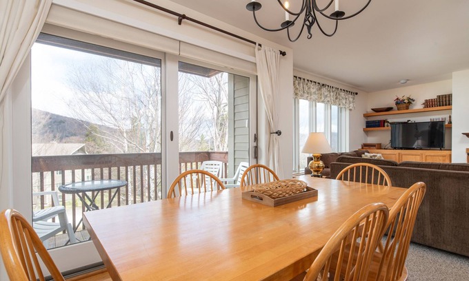 Warren Condominio | 100 Snow Creek 2 Bedroom Condo
