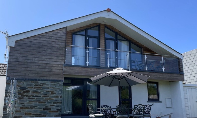 Harlyn Casa | 100 steps away from beautiful Harlyn Bay Beach!