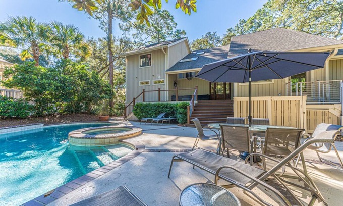 Beach Lagoon Casa | 100 Steps to Beach | Sea Pines Home | PRIVATE Pool & Hot Tub | Beach Chairs
