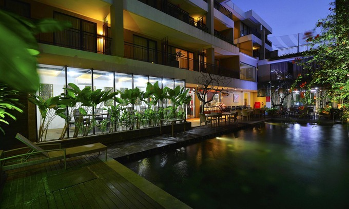 Sunset Road Hotel | 100 Sunset Hotel