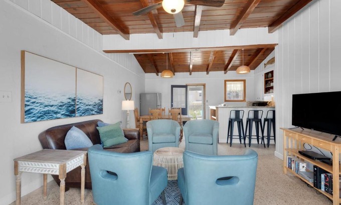 Toilla Segunda Casa | 100 yards from the Gulf 4 Bedroom Retreat